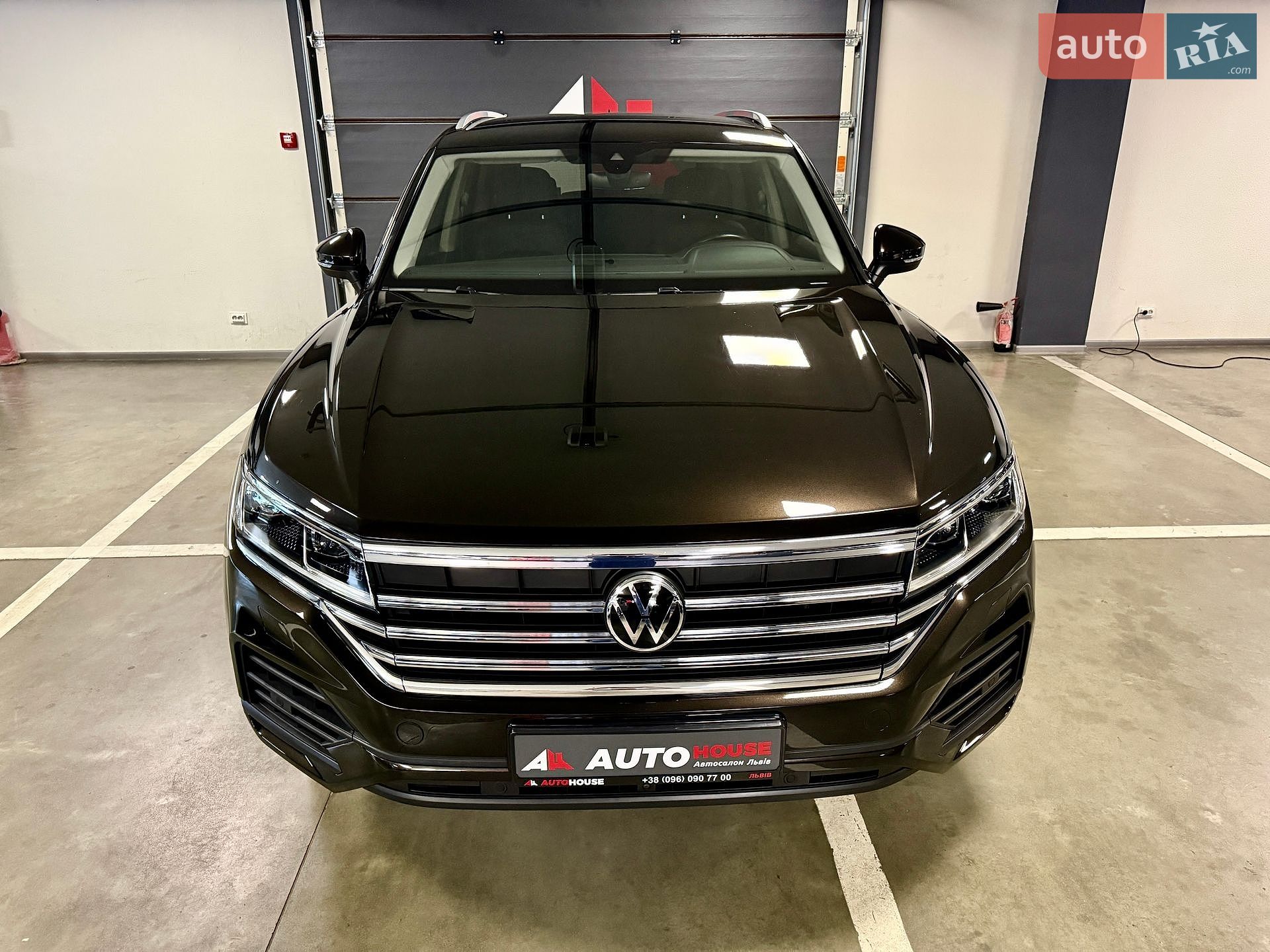 Volkswagen Touareg 2021 VIN WVGZZZCRZND000839 фото оголошення 2 з 102