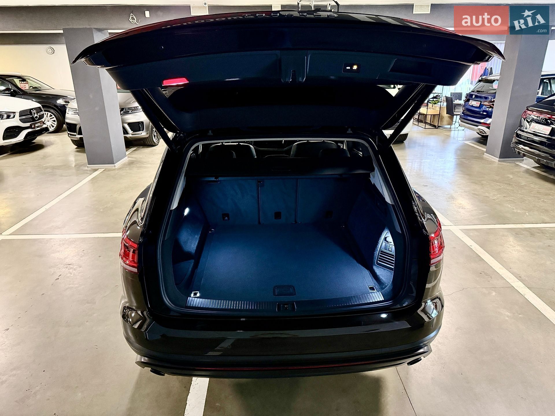 Volkswagen Touareg 2021 VIN WVGZZZCRZND000839 фото оголошення 15 з 102