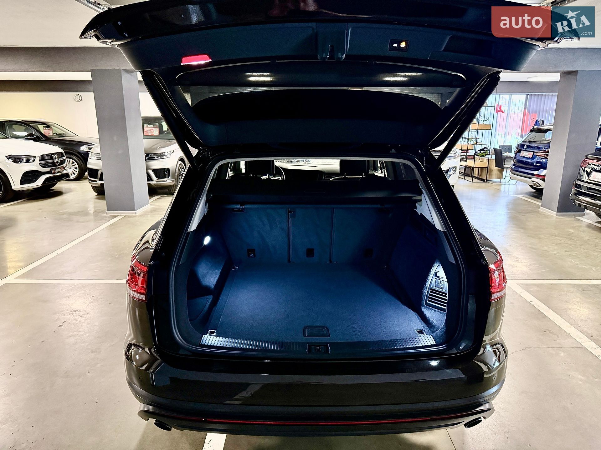 Volkswagen Touareg 2021 VIN WVGZZZCRZND000839 фото оголошення 16 з 102