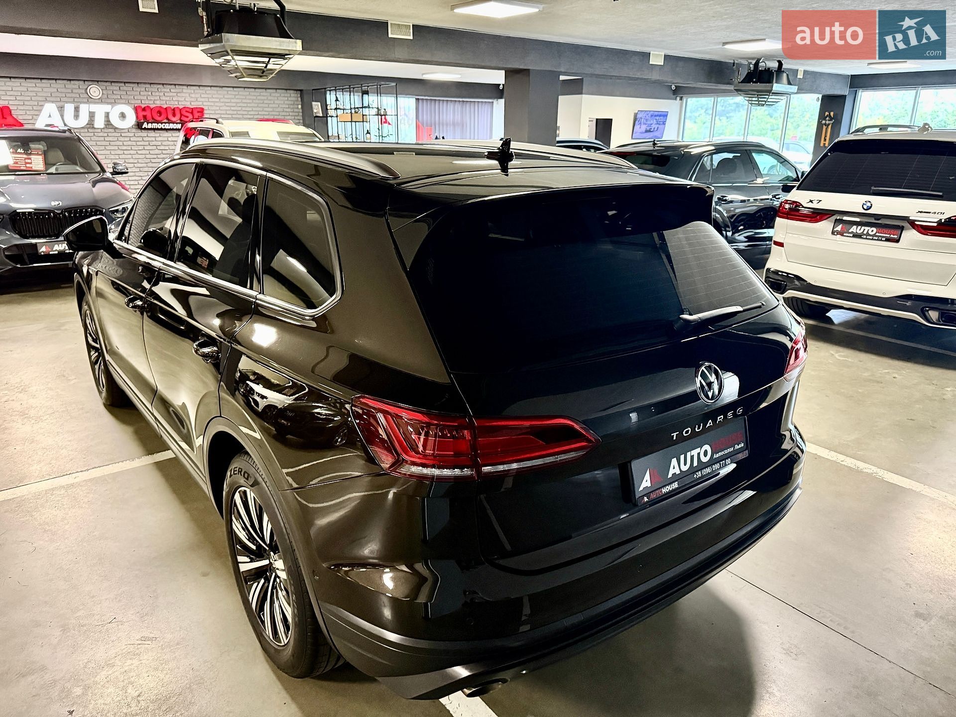 Volkswagen Touareg 2021 VIN WVGZZZCRZND000839 фото оголошення 17 з 102