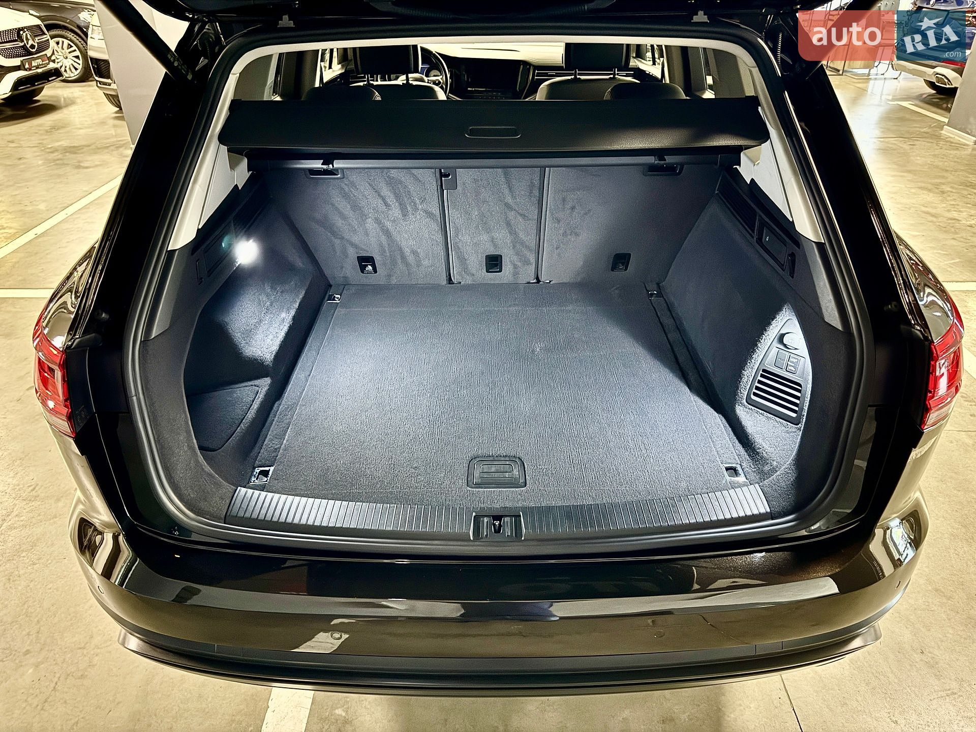 Volkswagen Touareg 2021 VIN WVGZZZCRZND000839 фото оголошення 84 з 102