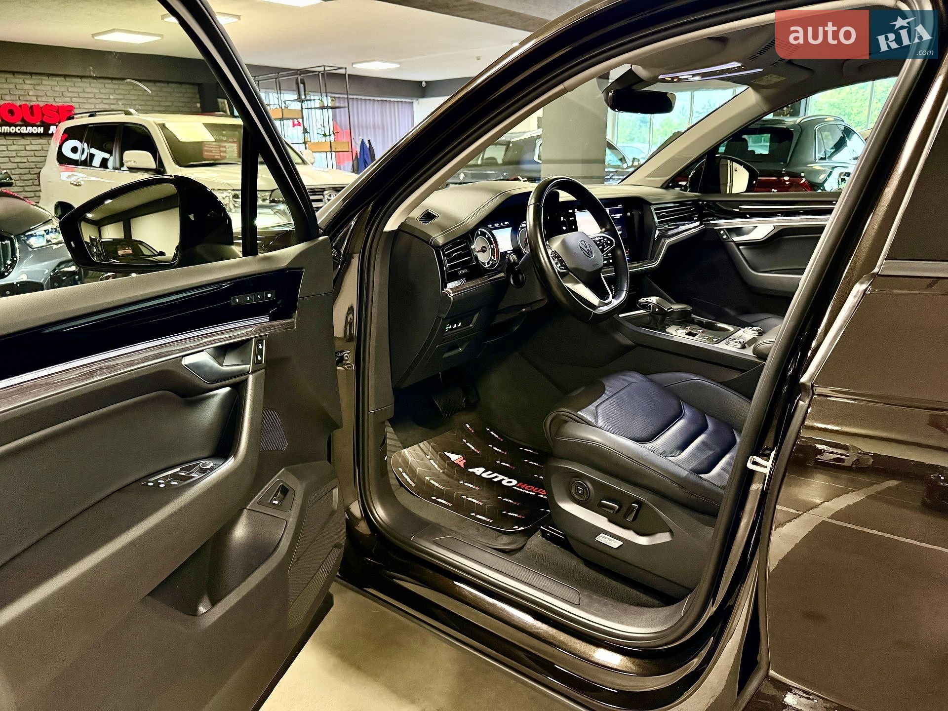 Volkswagen Touareg 2021 VIN WVGZZZCRZND000839 фото оголошення 49 з 102
