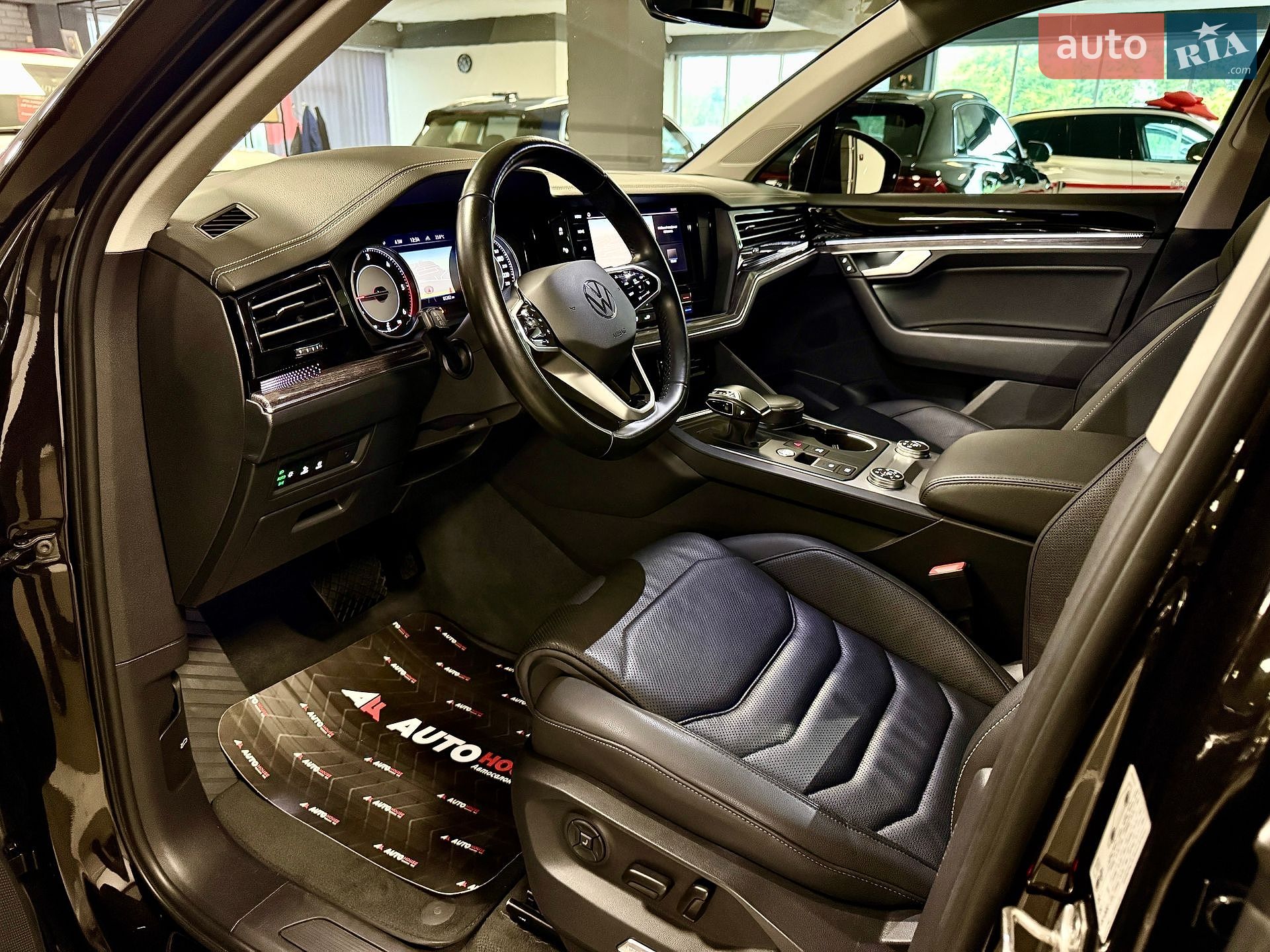 Volkswagen Touareg 2021 VIN WVGZZZCRZND000839 фото оголошення 50 з 102