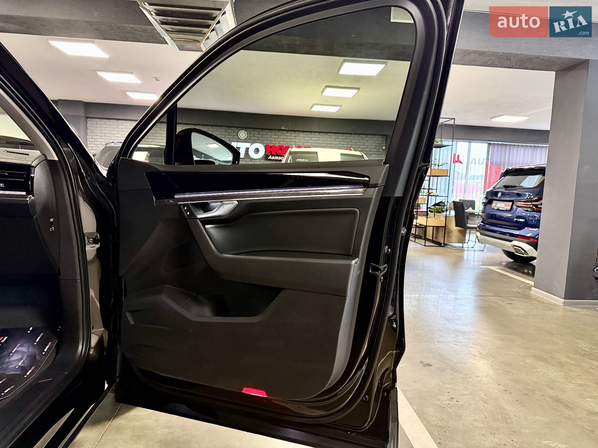Volkswagen Touareg 2021 VIN WVGZZZCRZND000839 фото оголошення 77 з 102