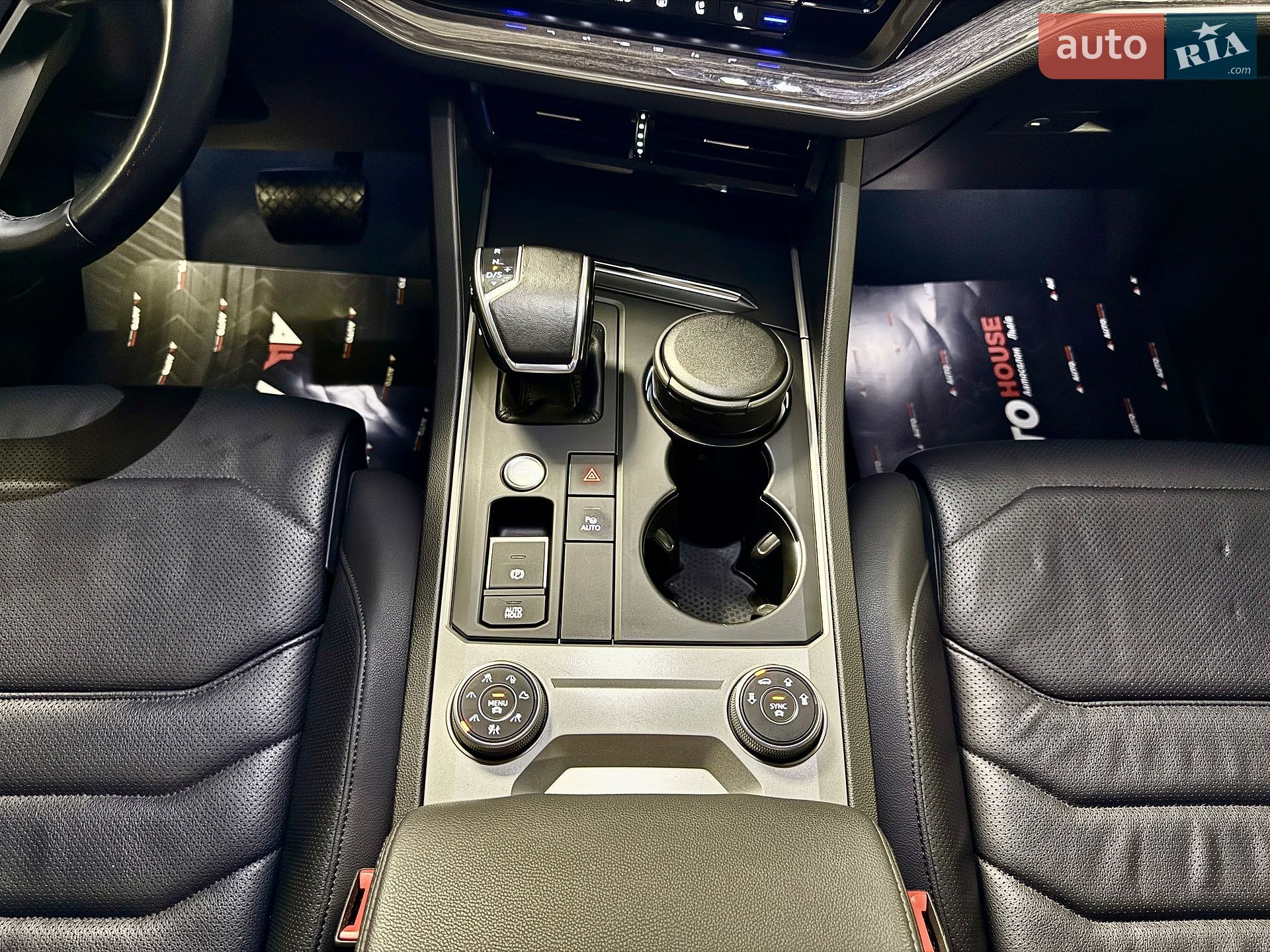 Volkswagen Touareg 2021 VIN WVGZZZCRZND000839 фото оголошення 92 з 102