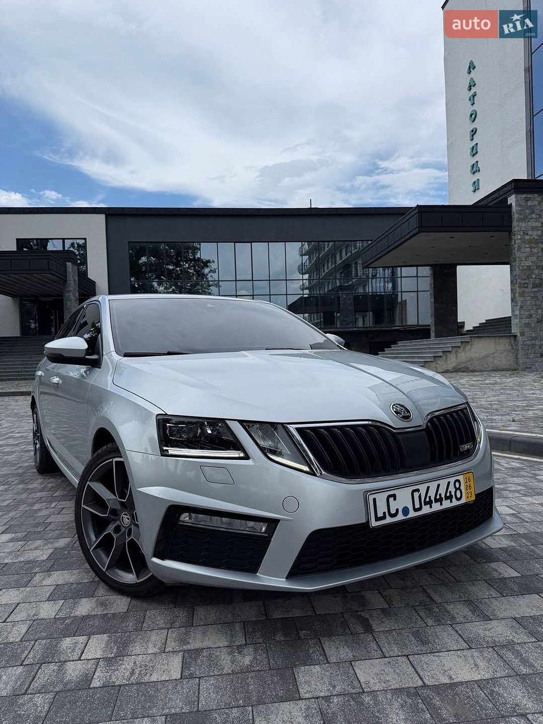 Skoda Octavia 2017 VIN TMBAK7NE9J0117623 фото оголошення 2 з 51