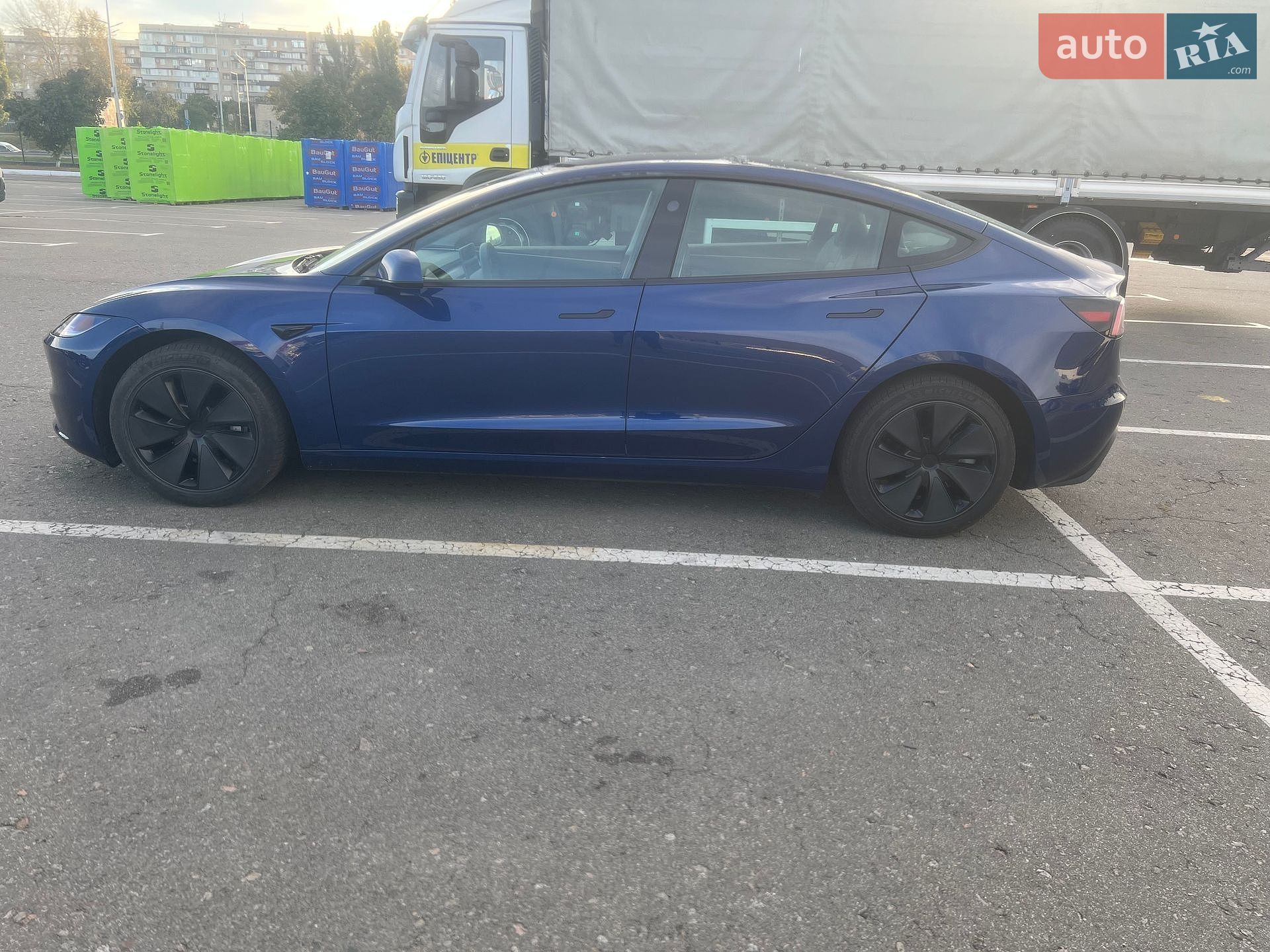 Tesla Model 3 2024 VIN 5YJ3E1EA7SF882228 фото оголошення 8 з 11