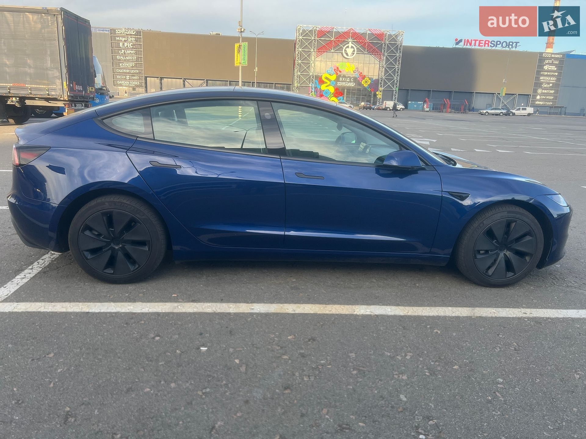 Tesla Model 3 2024 VIN 5YJ3E1EA7SF882228 фото оголошення 9 з 11