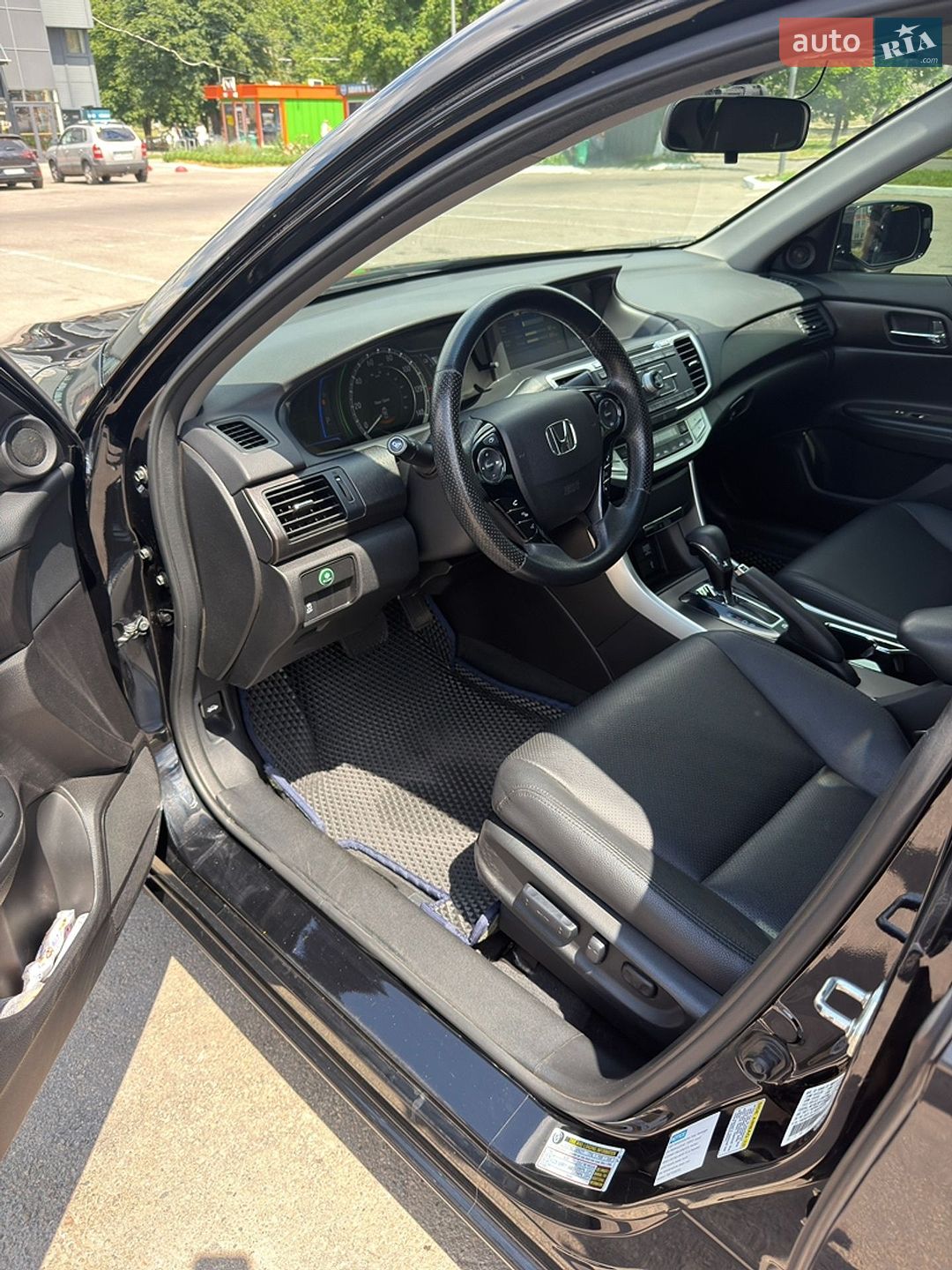 Honda Accord 2015 VIN 1HGCR6F36FA010141 фото оголошення 12 з 23