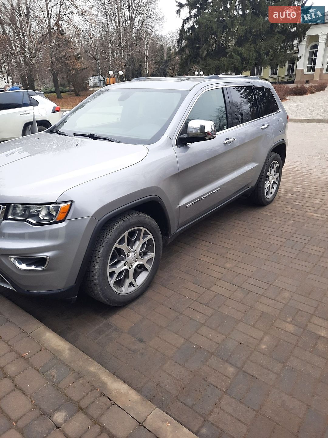 Jeep Grand Cherokee 2020 VIN 1C4RJEBG7LC428548 фото оголошення 3 з 10