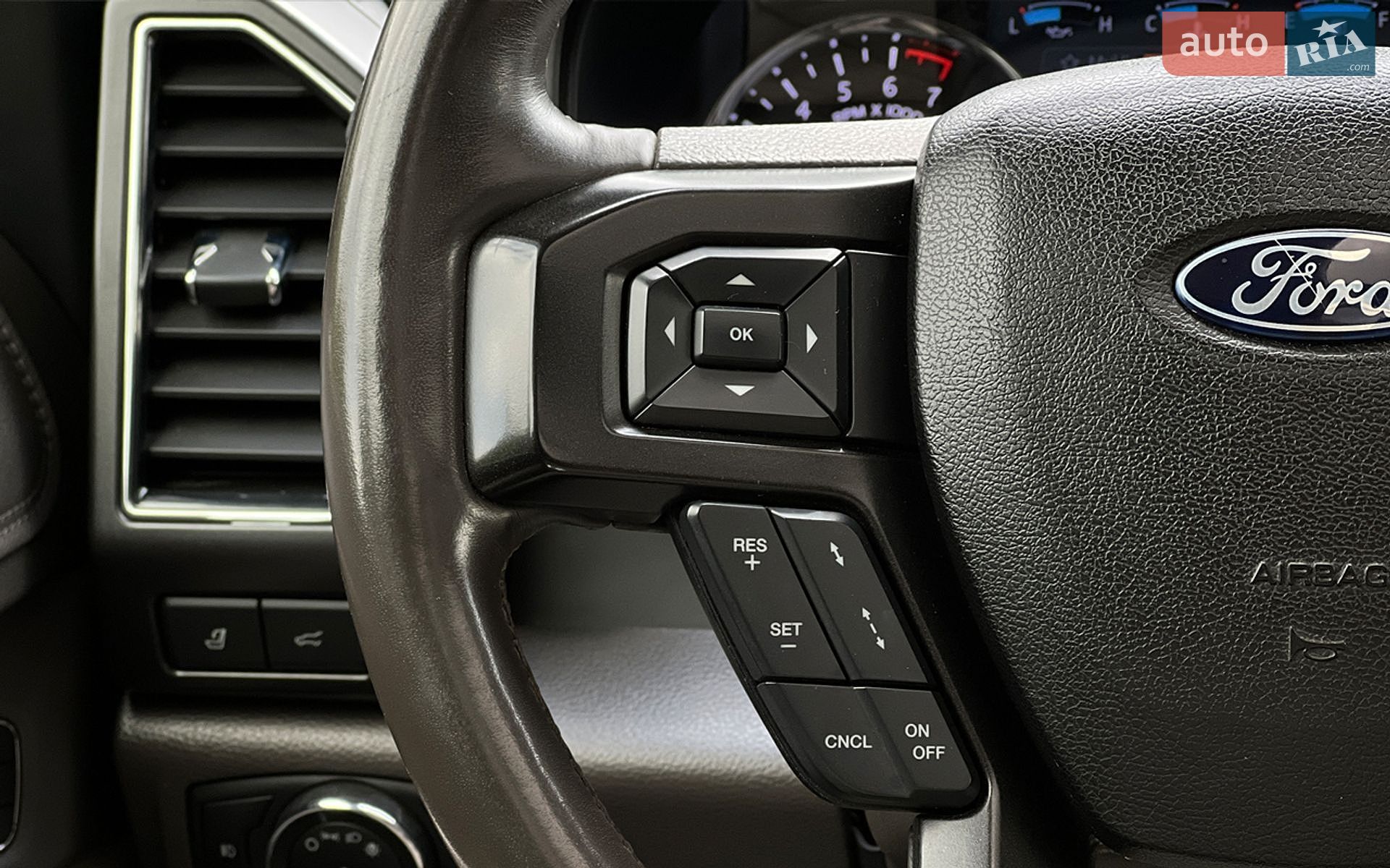 Ford Expedition 2020 VIN 1FMJU2AT0LEA70632 фото оголошення 17 з 30