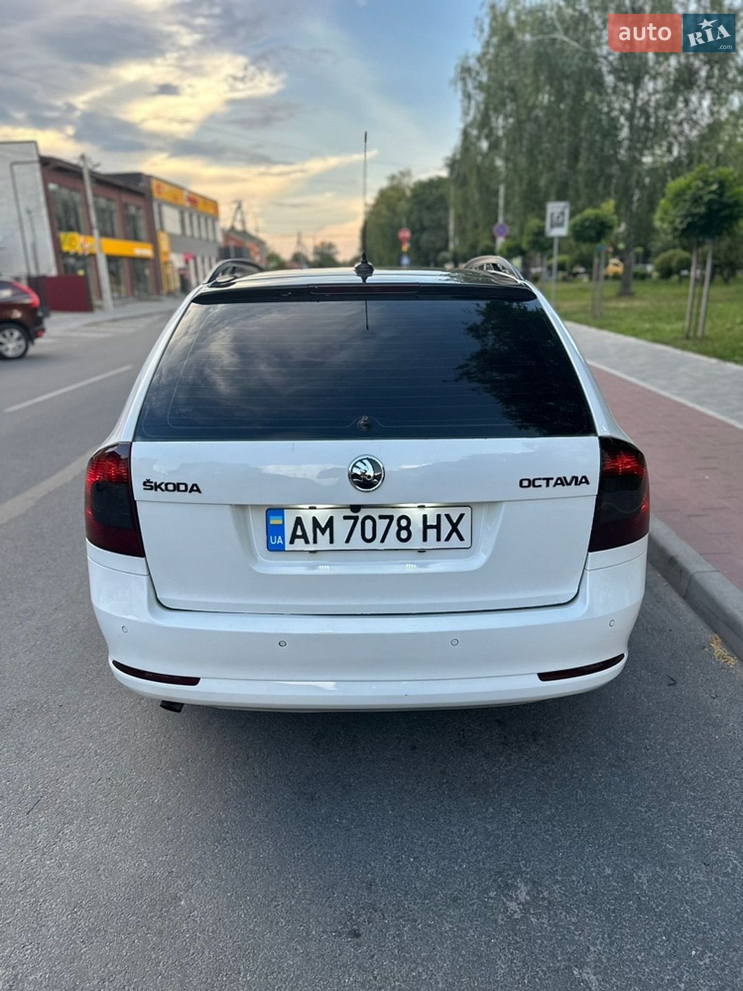Skoda Octavia 2010 VIN TMBHT61Z4B2026392 фото оголошення 3 з 10