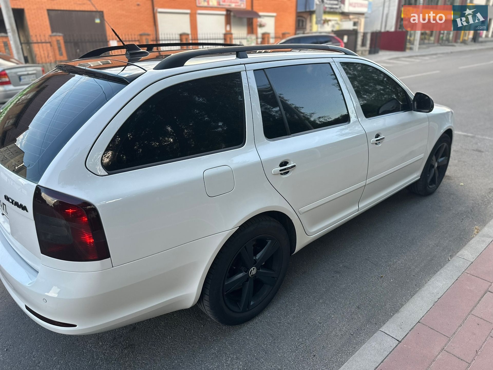Skoda Octavia 2010 VIN TMBHT61Z4B2026392 фото оголошення 4 з 10