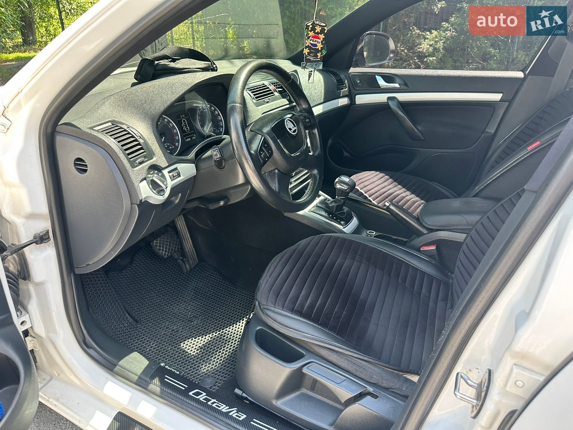 Skoda Octavia 2010 VIN TMBHT61Z4B2026392 фото оголошення 8 з 10