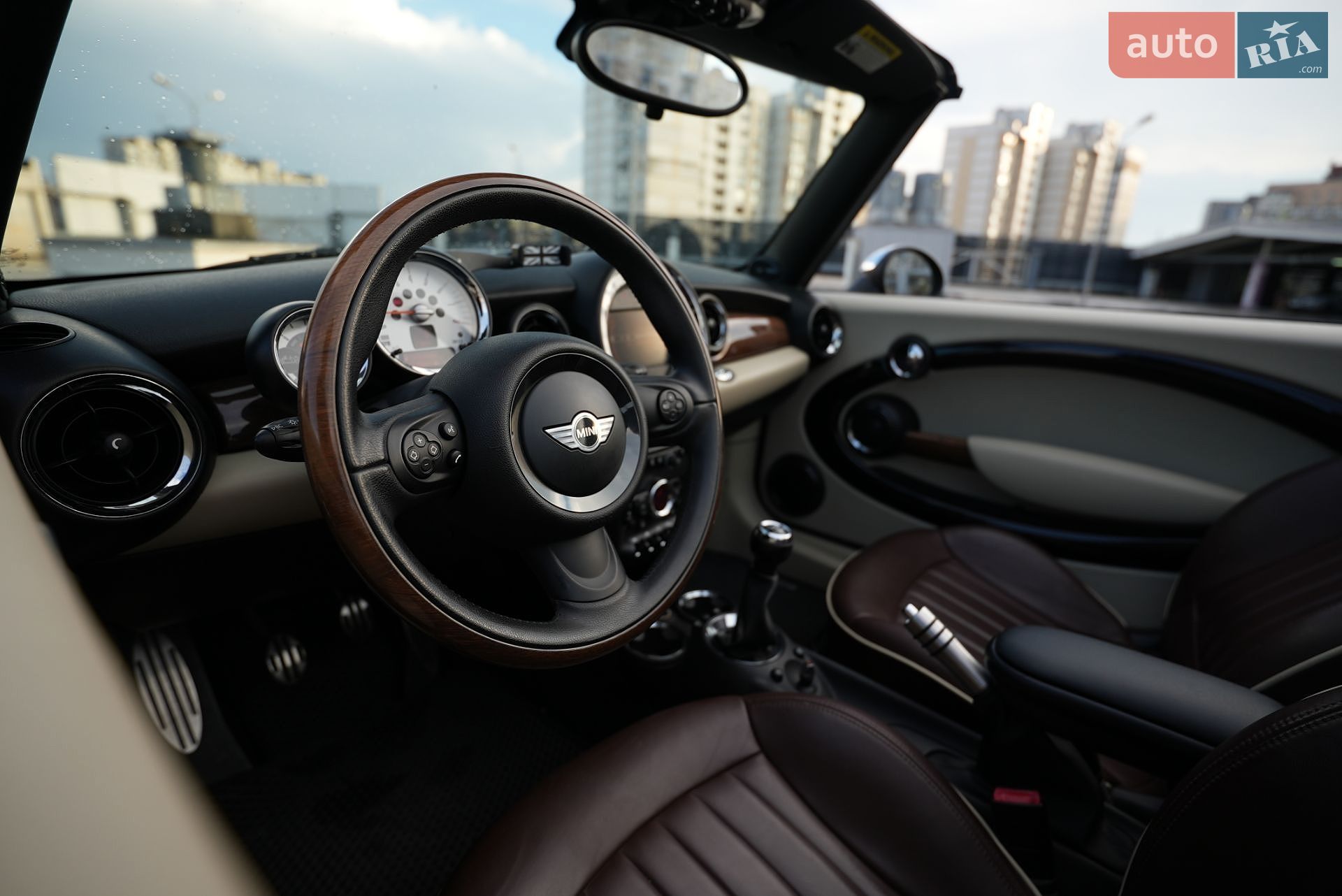 MINI Convertible 2011 VIN WMWZP3C53BTX84409 фото оголошення 4 з 42