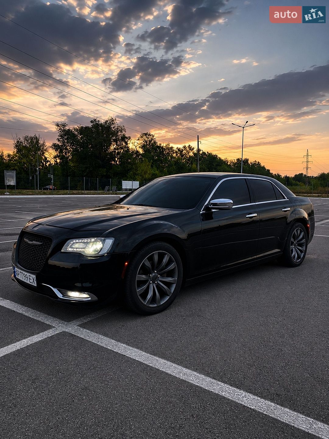 Chrysler 300C 2017 VIN 2C3CCAEG1JH168117 фото оголошення 2 з 13