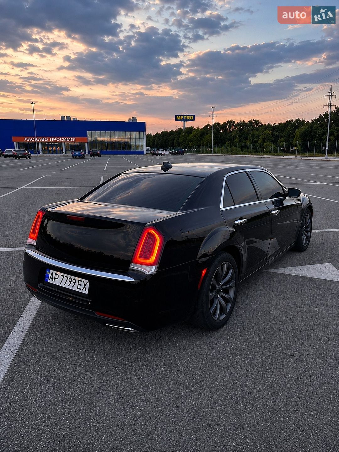 Chrysler 300C 2017 VIN 2C3CCAEG1JH168117 фото оголошення 3 з 13