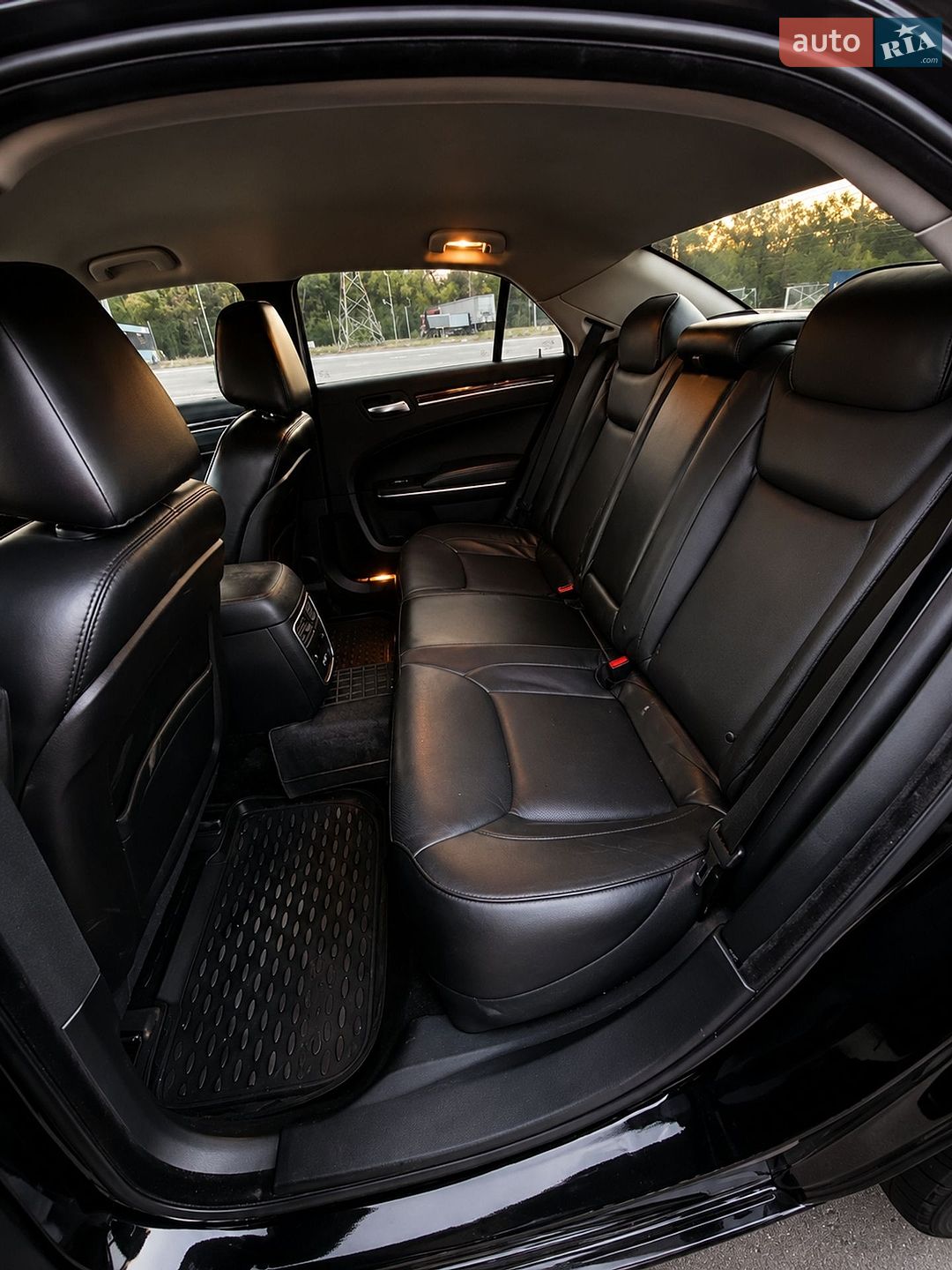 Chrysler 300C 2017 VIN 2C3CCAEG1JH168117 фото оголошення 6 з 13