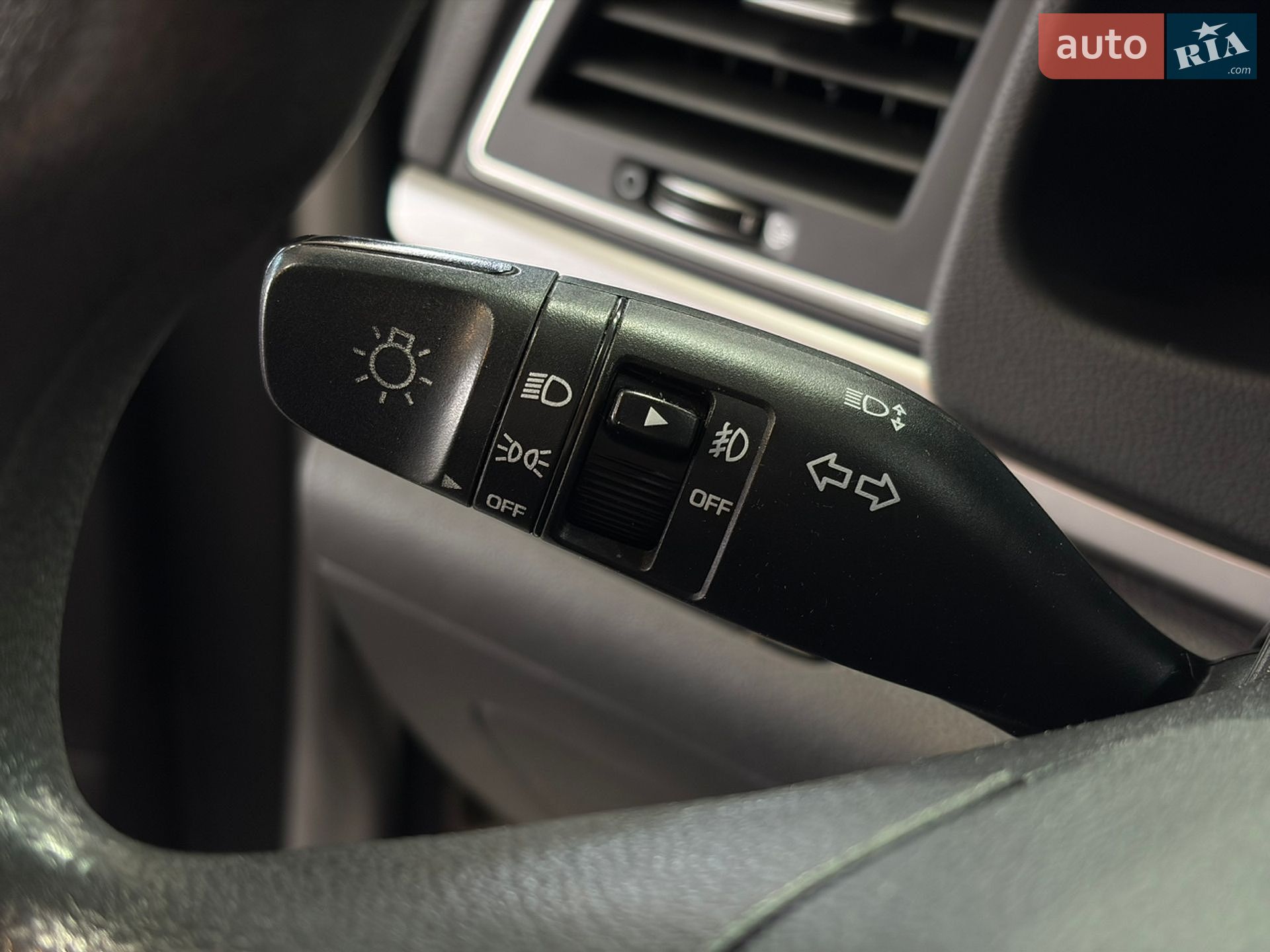 Hyundai Avante 2015 VIN KMHD641LBGU028449 фото оголошення 13 з 20