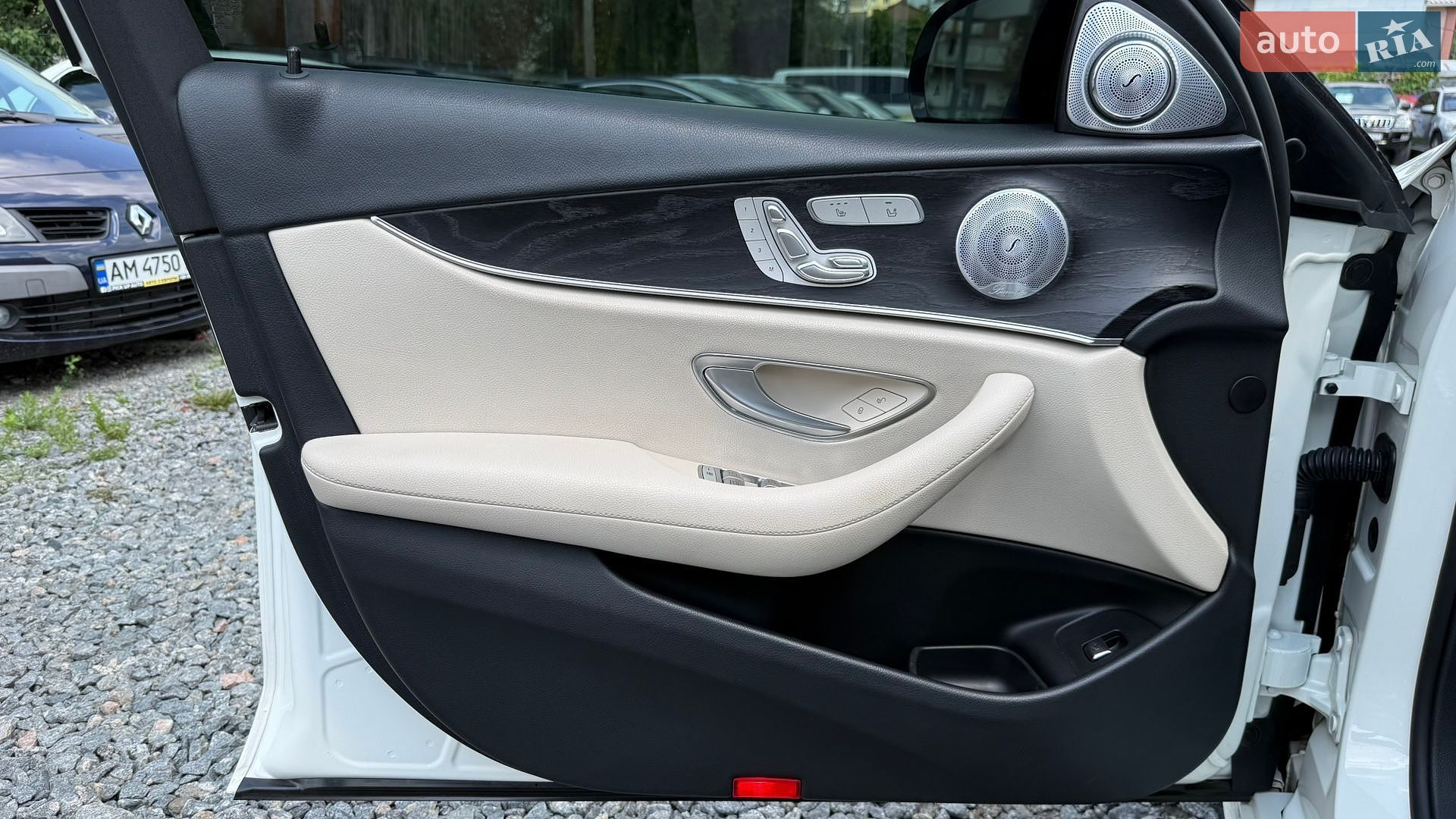Mercedes-Benz E-Class 2019 VIN WDDZF8EB5LA718839 фото оголошення 19 з 38
