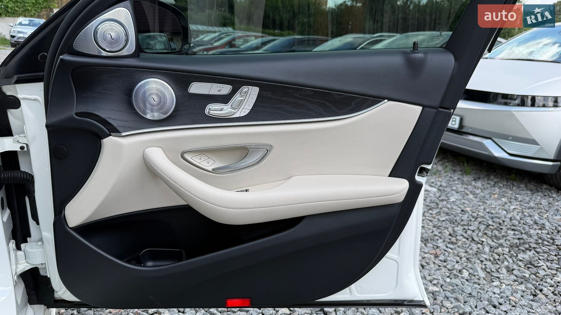 Mercedes-Benz E-Class 2019 VIN WDDZF8EB5LA718839 фото оголошення 33 з 38
