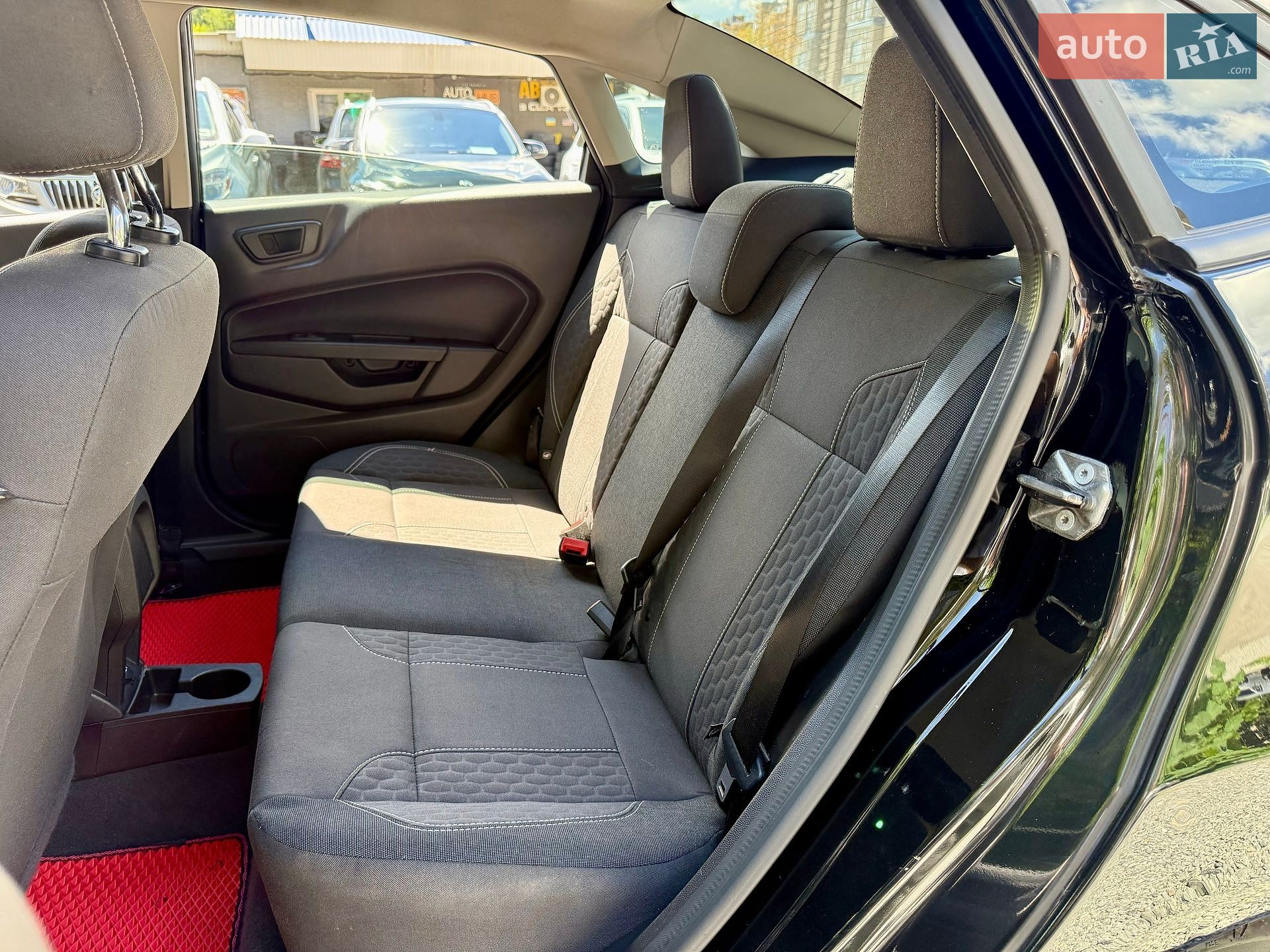 Ford Fiesta 2019 VIN 3FADP4BJ3KM123680 фото оголошення 8 з 20