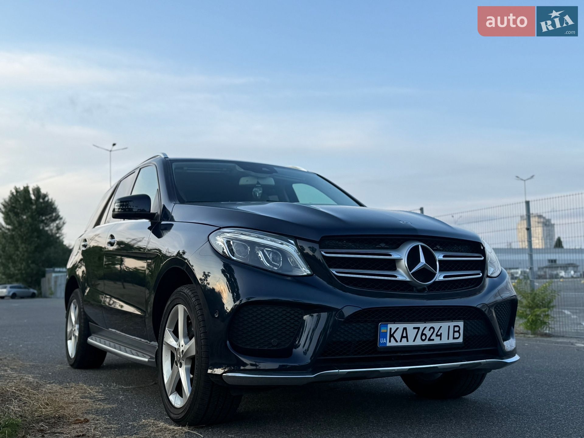 Mercedes-Benz GLE-Class 2015 VIN 4JGDA5HB3GA682115 фото оголошення 3 з 73