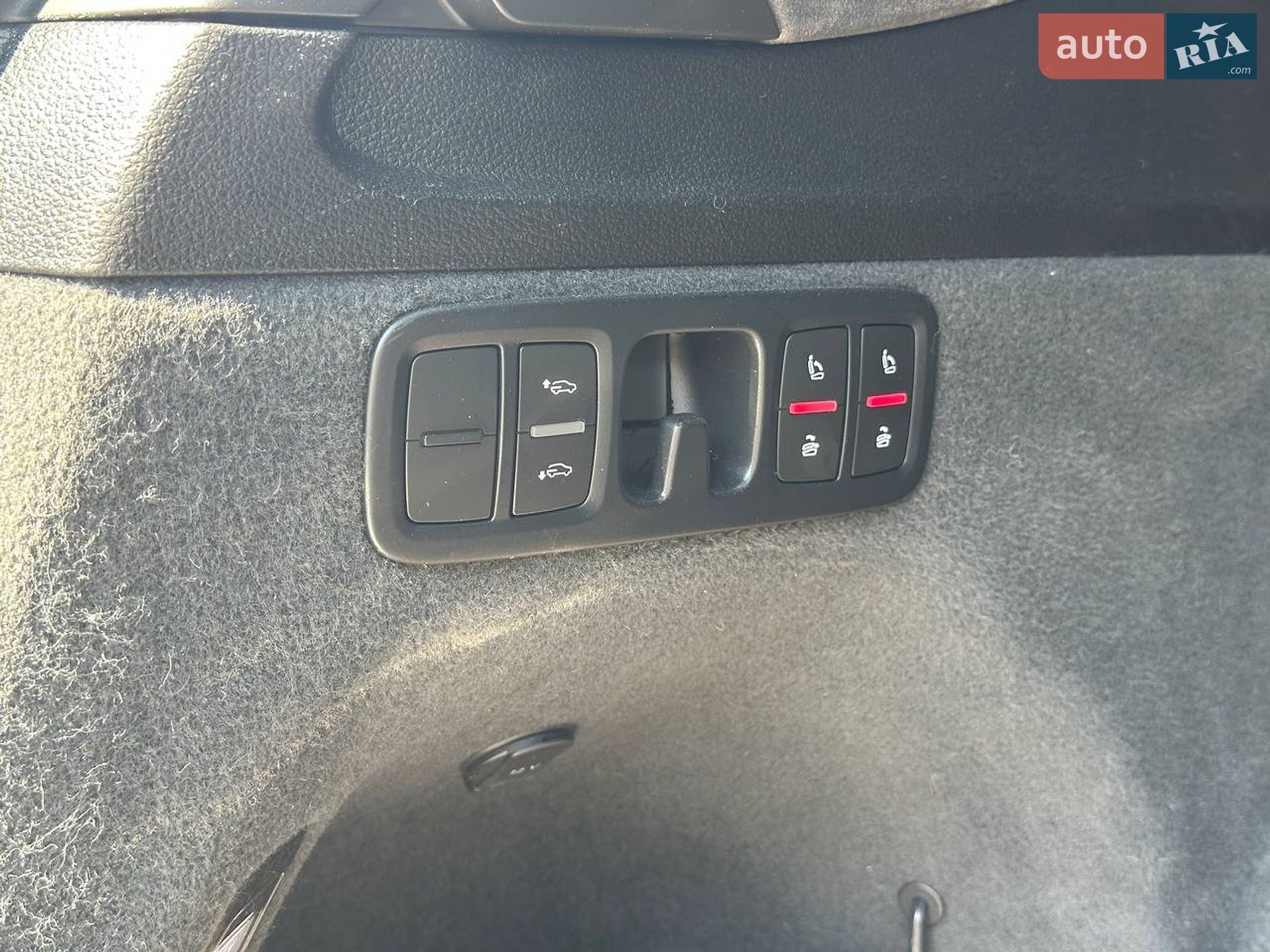 Audi Q7 2016 VIN WA1VAAF77HD016935 фото оголошення 26 з 32