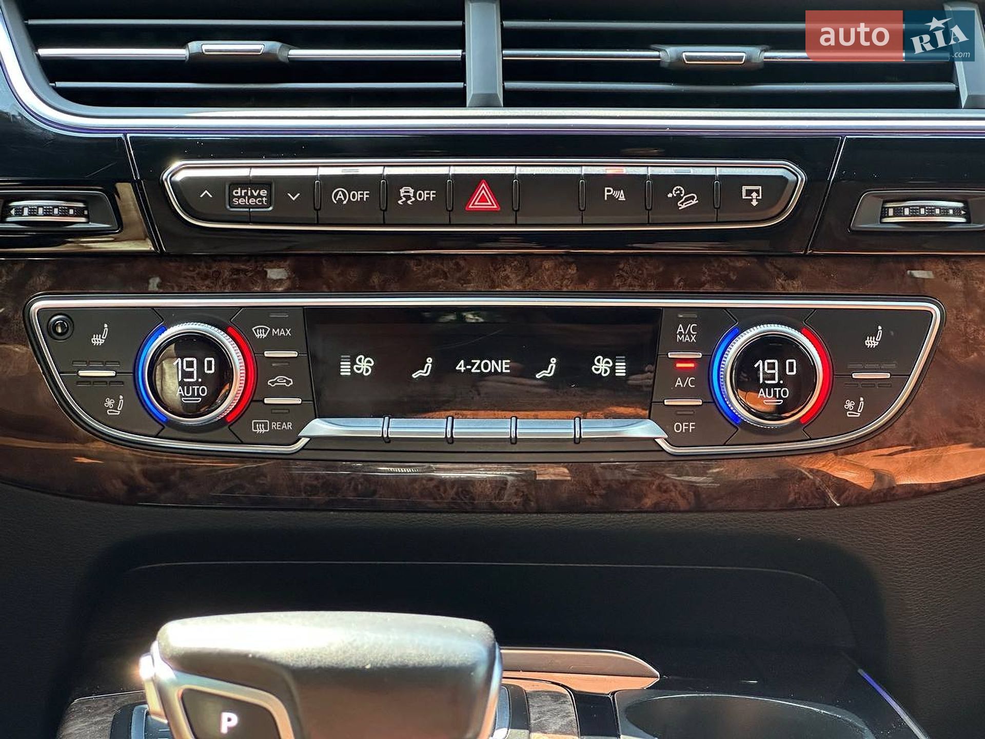 Audi Q7 2016 VIN WA1VAAF77HD016935 фото оголошення 19 з 32