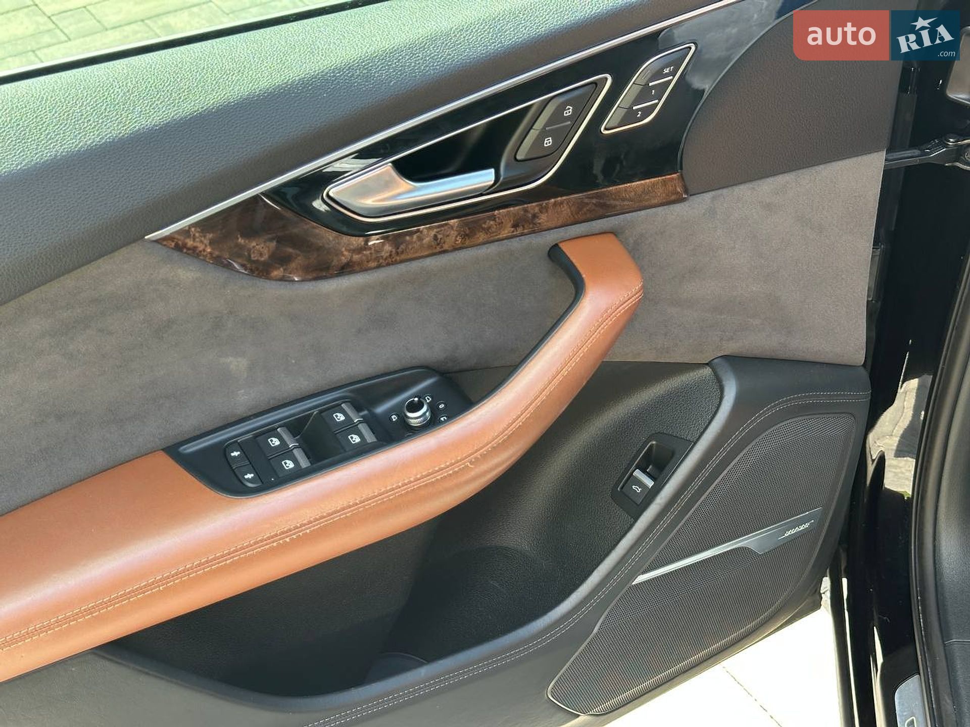 Audi Q7 2016 VIN WA1VAAF77HD016935 фото оголошення 8 з 32