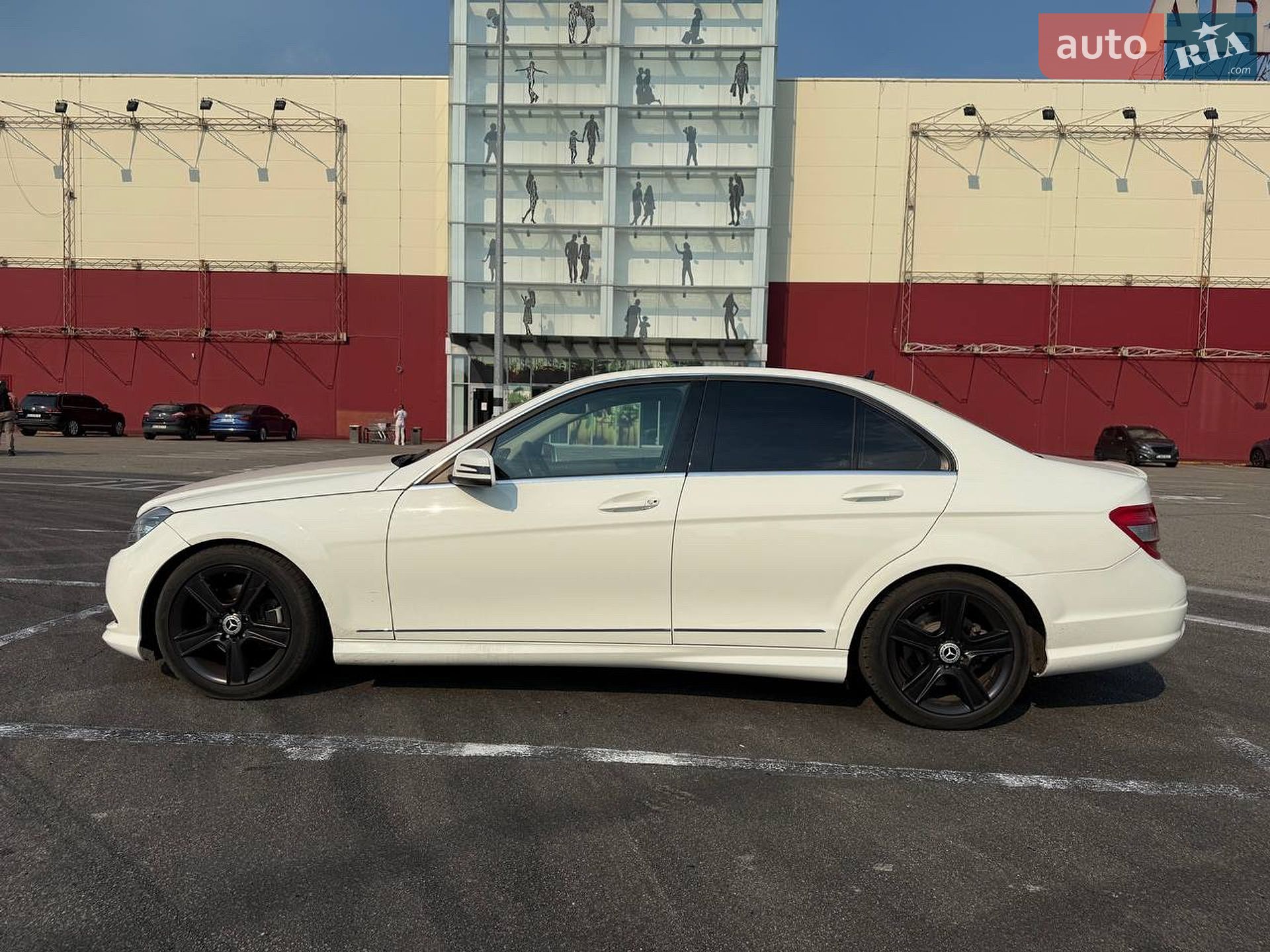 Mercedes-Benz C-Class 2010 VIN WDDGF8BB8BR140814 фото оголошення 5 з 34
