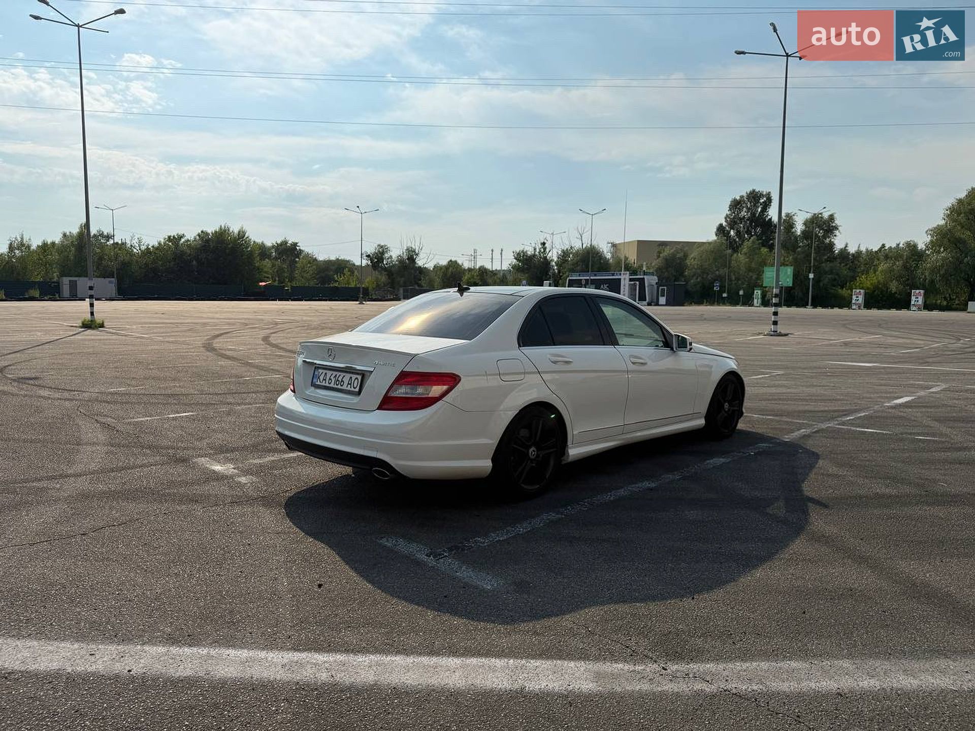 Mercedes-Benz C-Class 2010 VIN WDDGF8BB8BR140814 фото оголошення 7 з 34