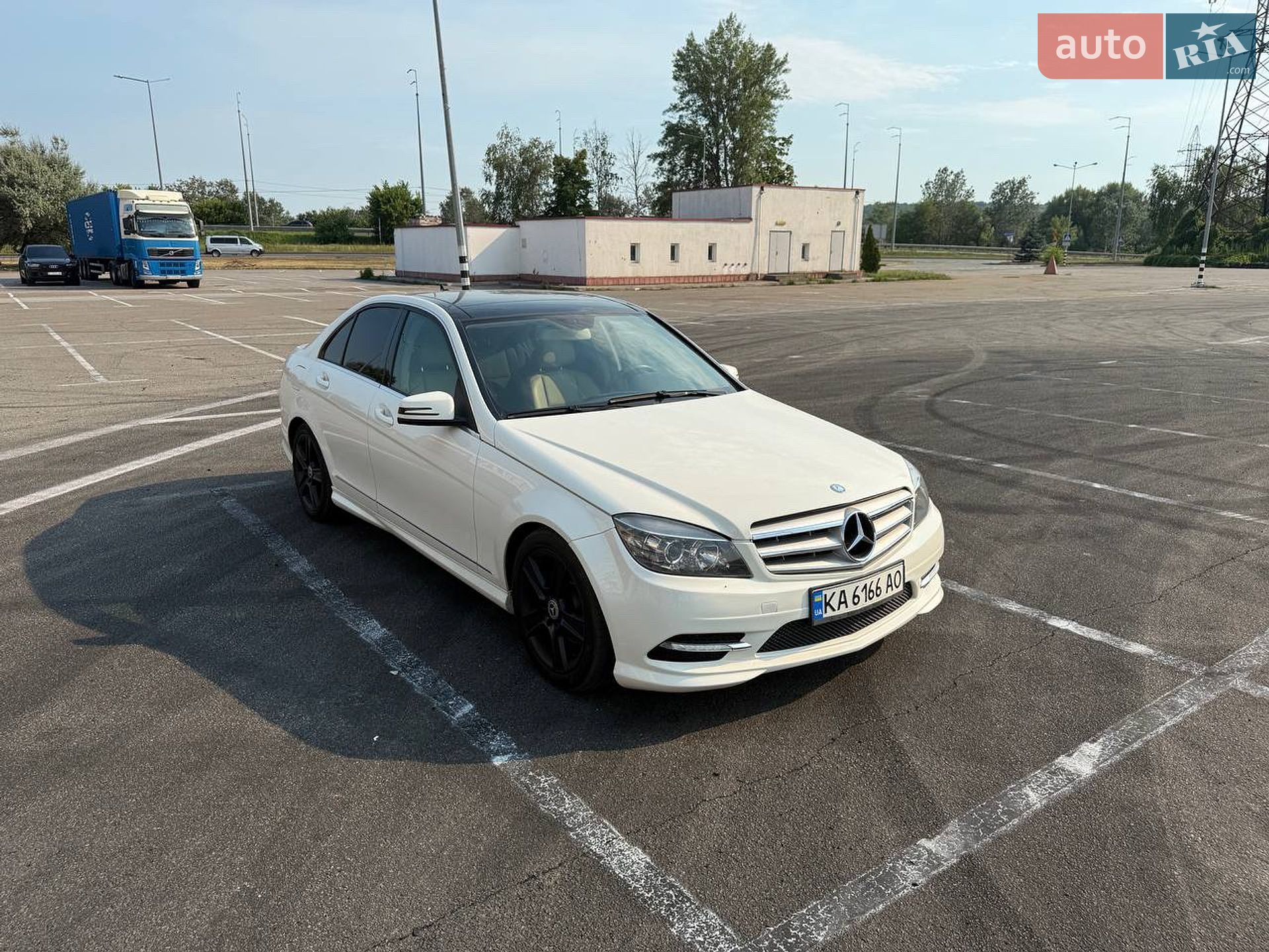 Mercedes-Benz C-Class 2010 VIN WDDGF8BB8BR140814 фото оголошення 4 з 34