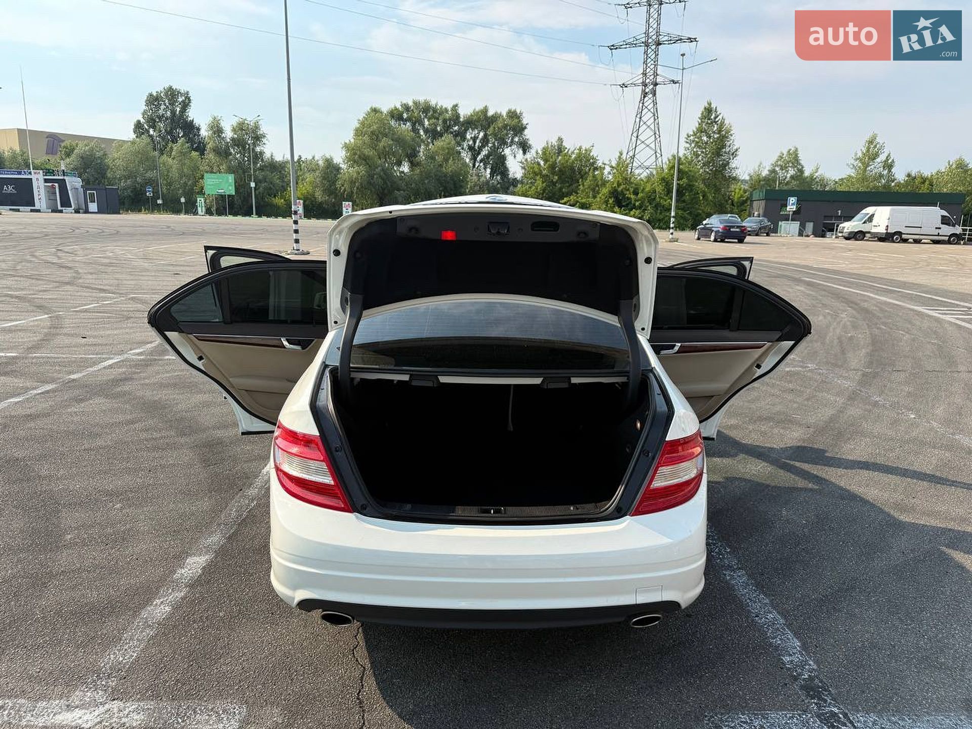 Mercedes-Benz C-Class 2010 VIN WDDGF8BB8BR140814 фото оголошення 10 з 34