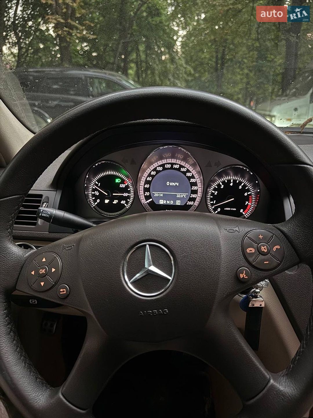 Mercedes-Benz C-Class 2010 VIN WDDGF8BB8BR140814 фото оголошення 13 з 34
