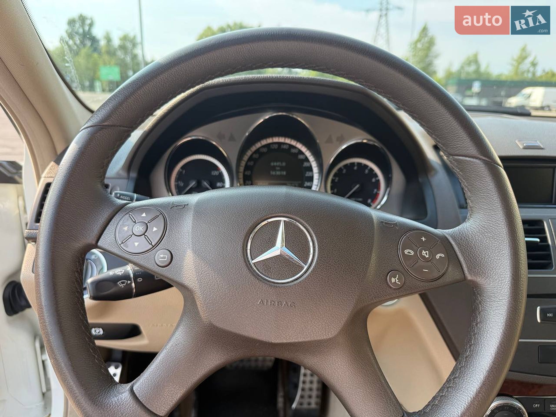 Mercedes-Benz C-Class 2010 VIN WDDGF8BB8BR140814 фото оголошення 14 з 34