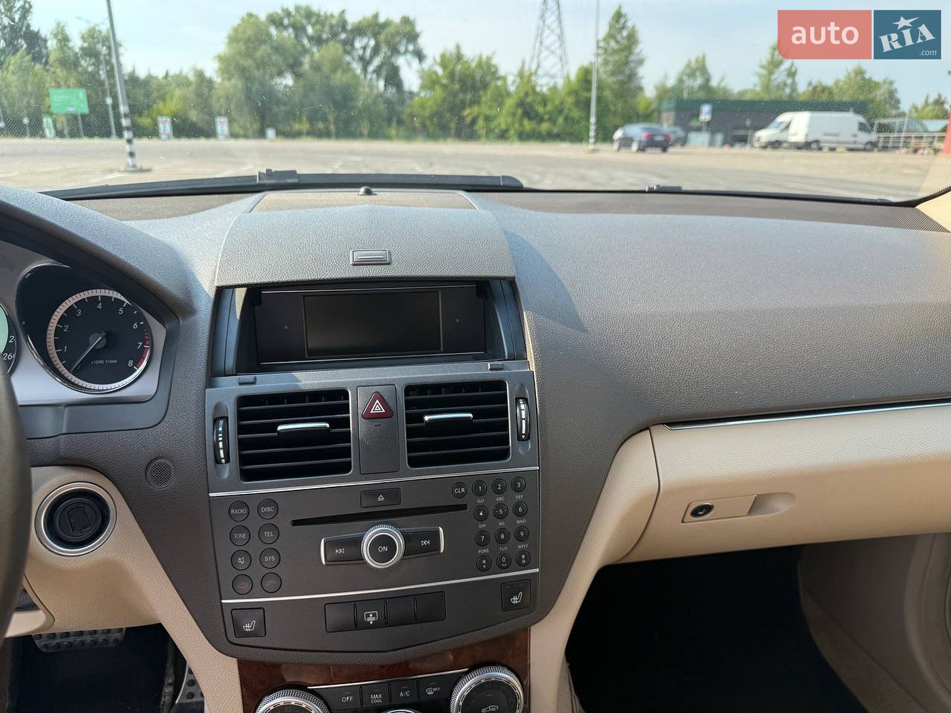Mercedes-Benz C-Class 2010 VIN WDDGF8BB8BR140814 фото оголошення 16 з 34