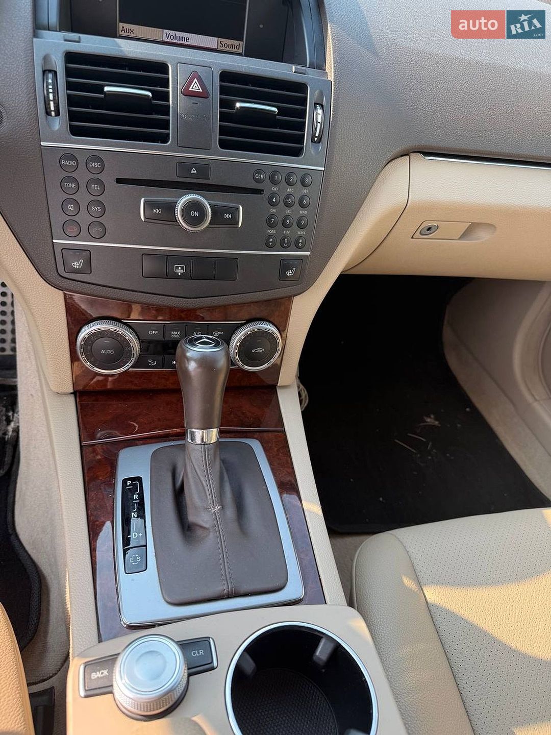 Mercedes-Benz C-Class 2010 VIN WDDGF8BB8BR140814 фото оголошення 18 з 34