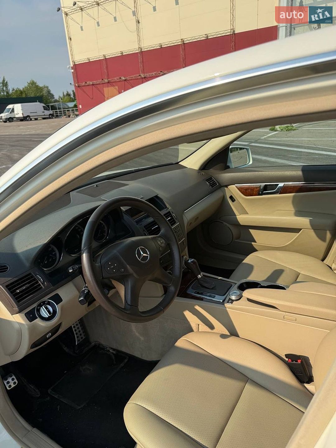 Mercedes-Benz C-Class 2010 VIN WDDGF8BB8BR140814 фото оголошення 21 з 34