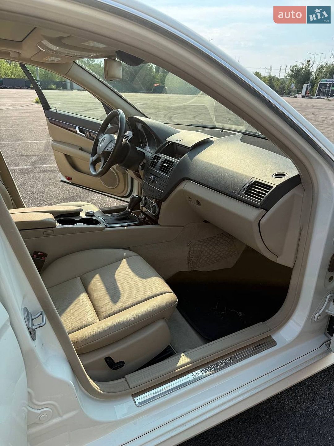 Mercedes-Benz C-Class 2010 VIN WDDGF8BB8BR140814 фото оголошення 22 з 34