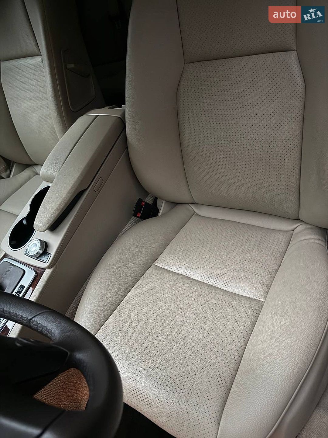 Mercedes-Benz C-Class 2010 VIN WDDGF8BB8BR140814 фото оголошення 26 з 34