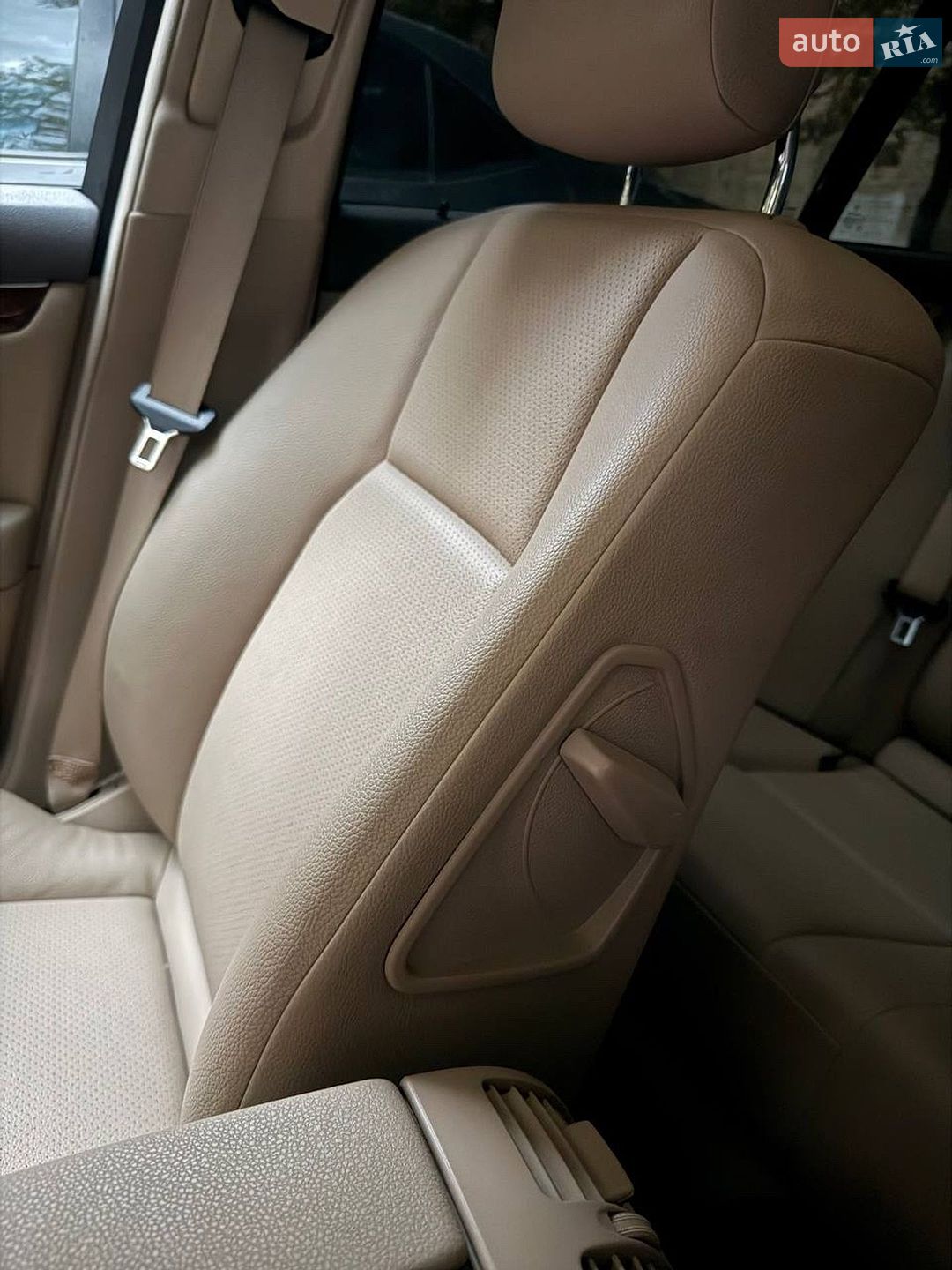 Mercedes-Benz C-Class 2010 VIN WDDGF8BB8BR140814 фото оголошення 27 з 34