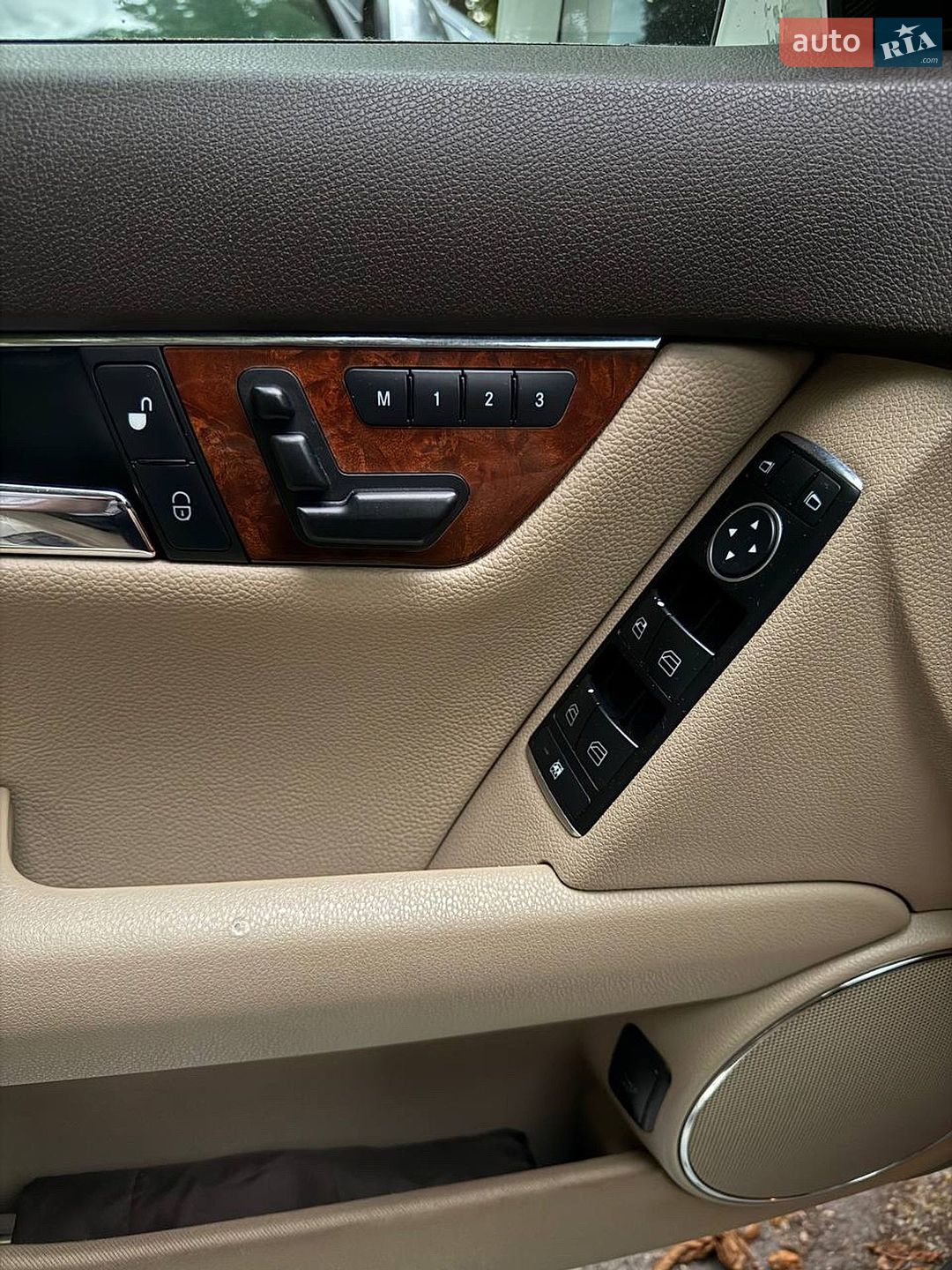 Mercedes-Benz C-Class 2010 VIN WDDGF8BB8BR140814 фото оголошення 30 з 34