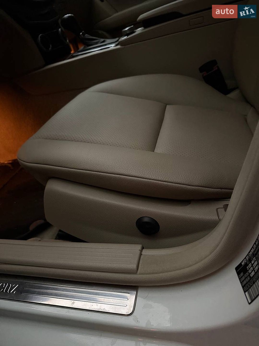 Mercedes-Benz C-Class 2010 VIN WDDGF8BB8BR140814 фото оголошення 31 з 34