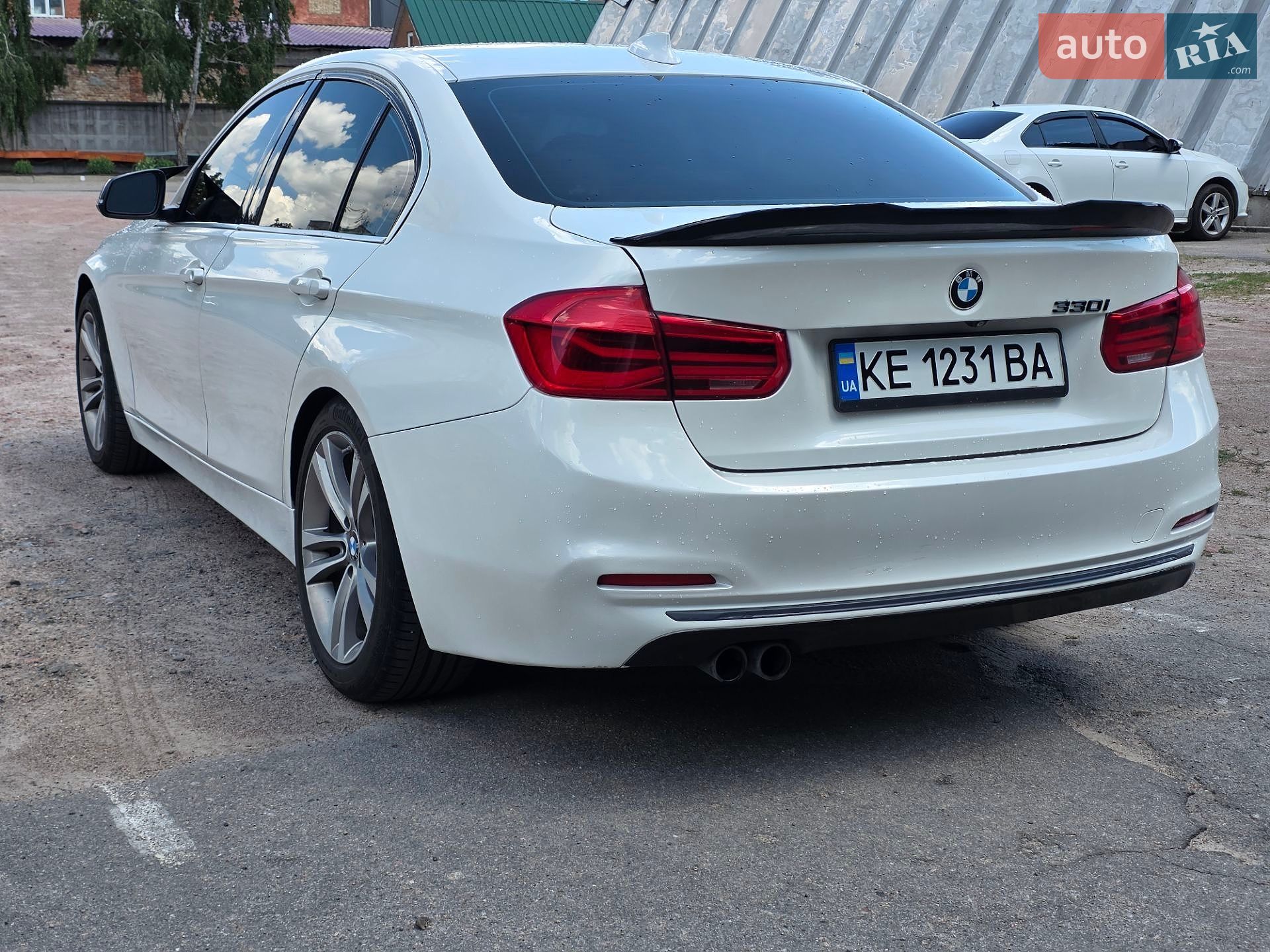 BMW 3 Series 2017 VIN WBA8B9G55JNU98121 фото оголошення 9 з 17