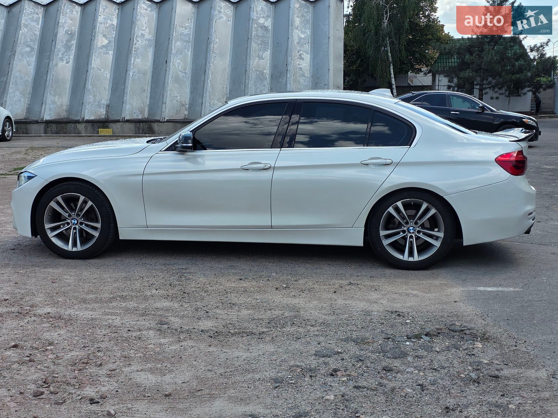 BMW 3 Series 2017 VIN WBA8B9G55JNU98121 фото оголошення 10 з 17