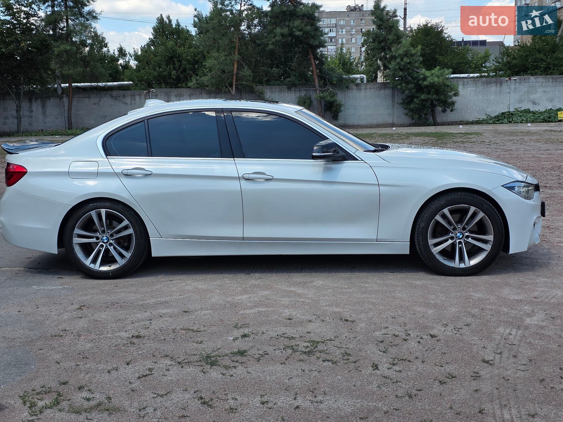 BMW 3 Series 2017 VIN WBA8B9G55JNU98121 фото оголошення 5 з 17