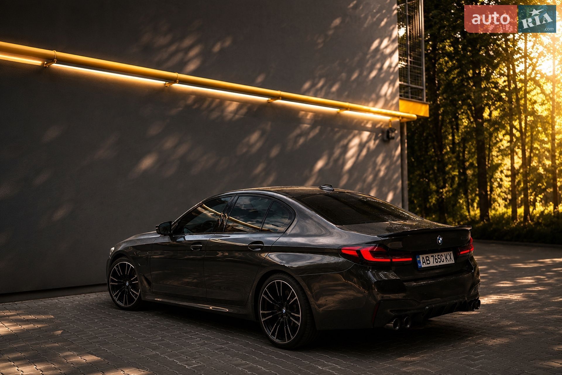 BMW 5 Series 2018 VIN WBAJA9C50KB389577 фото оголошення 2 з 33