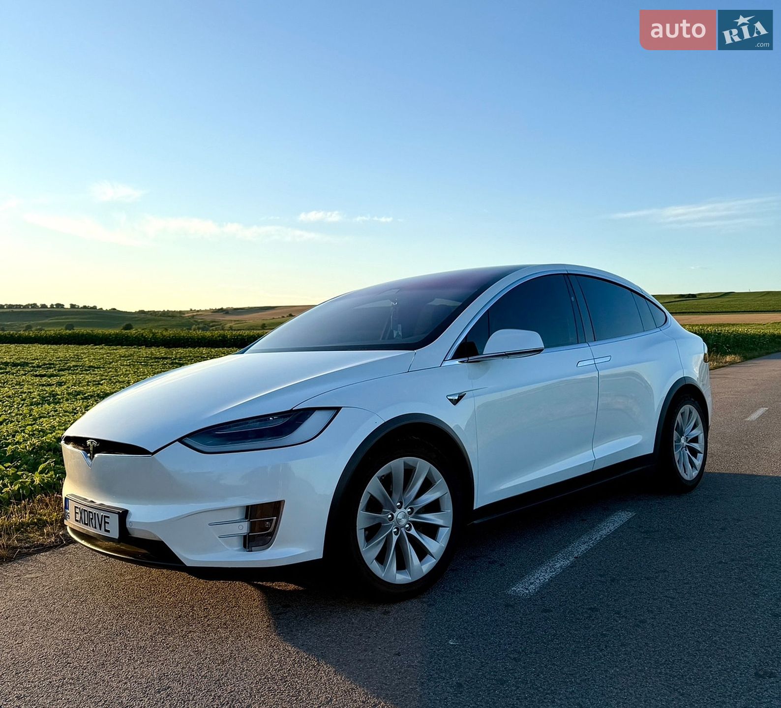 Tesla Model X 2019 VIN 5YJXCBE28LF235327 фото оголошення 13 з 38