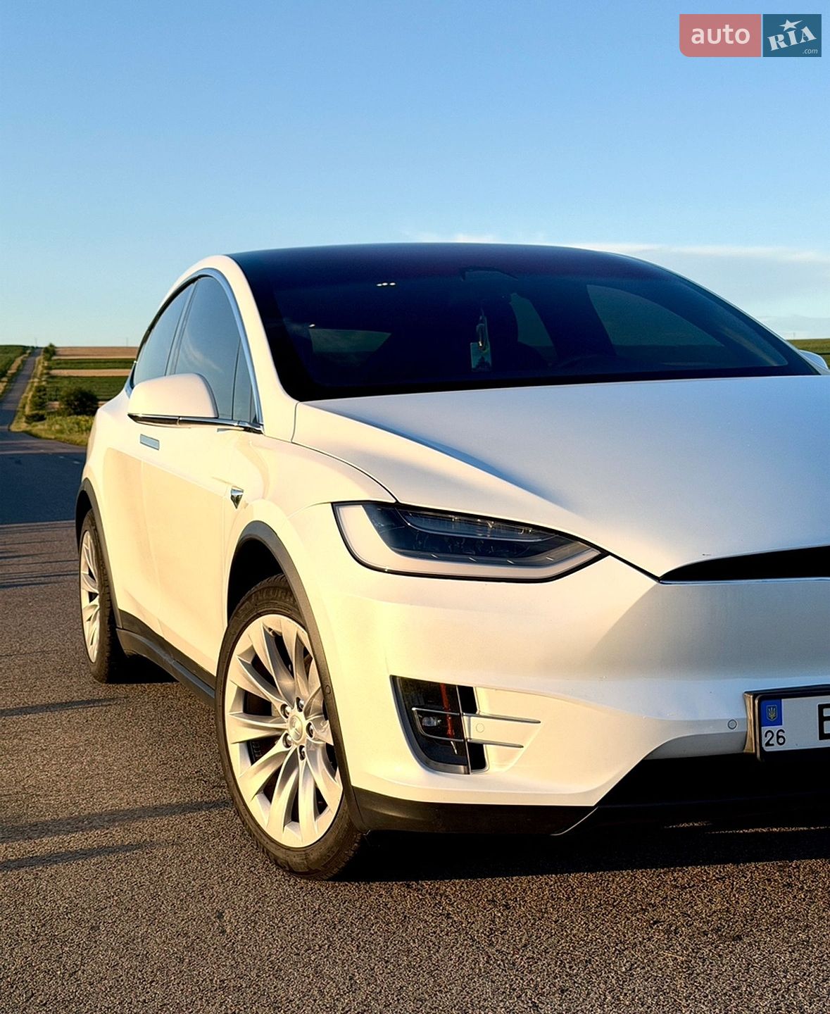 Tesla Model X 2019 VIN 5YJXCBE28LF235327 фото оголошення 2 з 38